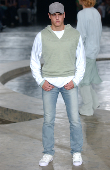 desfiles-zoomp-saopauloinverno2005rtw-106