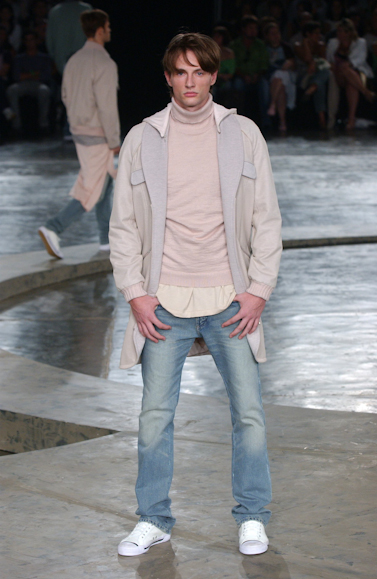 desfiles-zoomp-saopauloinverno2005rtw-110