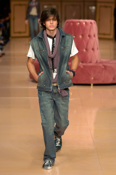 desfiles-colcci-rioinverno2005rtw-119