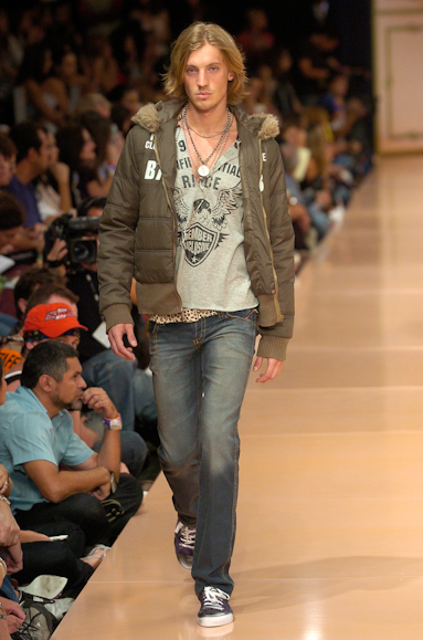 desfiles-colcci-rioinverno2005rtw-128