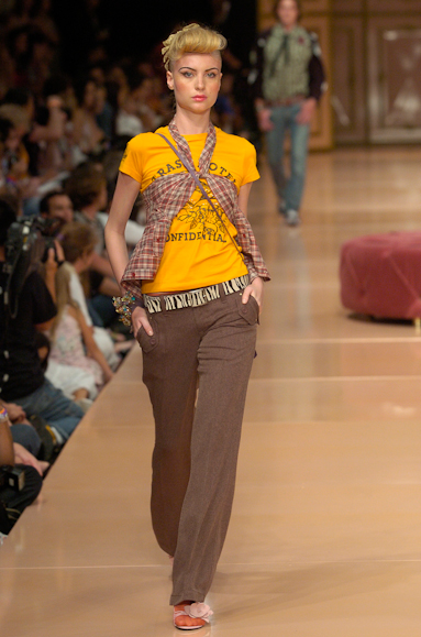 desfiles-colcci-rioinverno2005rtw-134