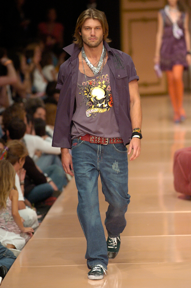 desfiles-colcci-rioinverno2005rtw-147