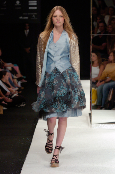 desfiles-gracaottoni-rioinverno2005rtw-113