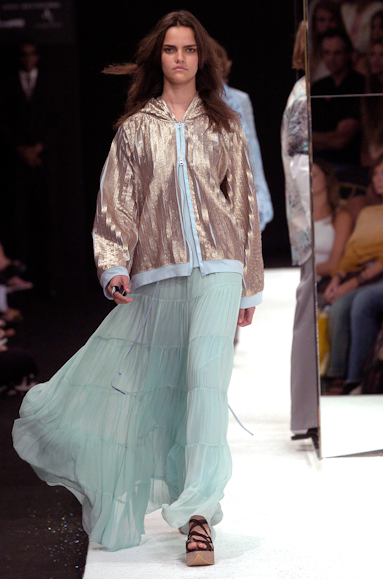 desfiles-gracaottoni-rioinverno2005rtw-118
