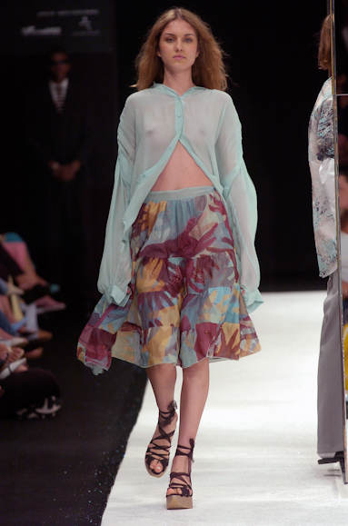 desfiles-gracaottoni-rioinverno2005rtw-120