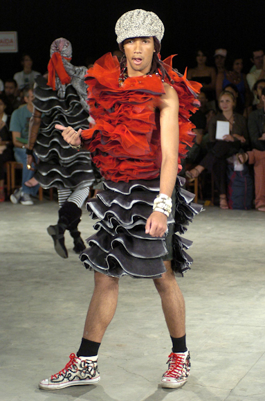 desfiles-mxm-rioinverno2005rtw-101