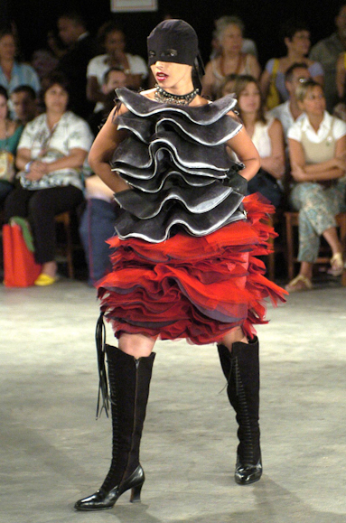 desfiles-mxm-rioinverno2005rtw-102