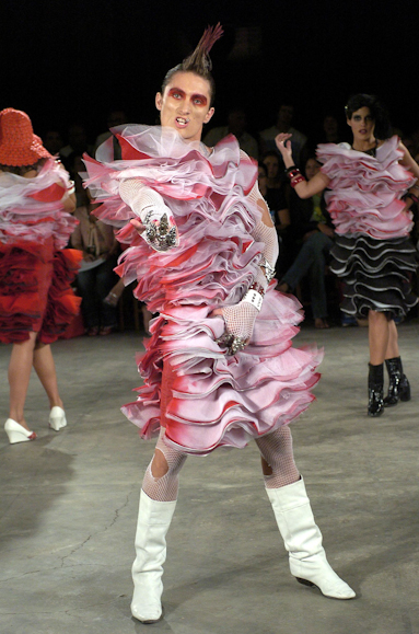 desfiles-mxm-rioinverno2005rtw-104