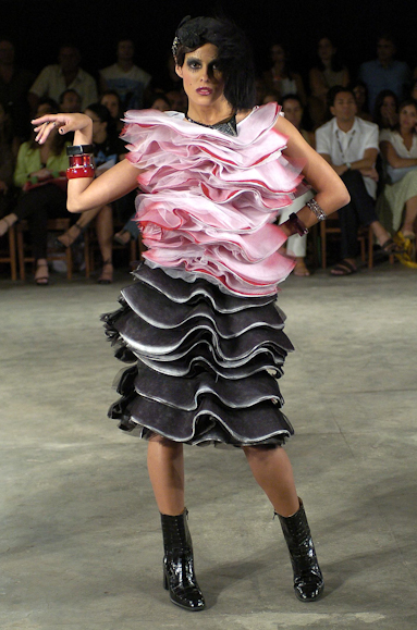 desfiles-mxm-rioinverno2005rtw-105