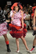 desfiles-mxm-rioinverno2005rtw-108
