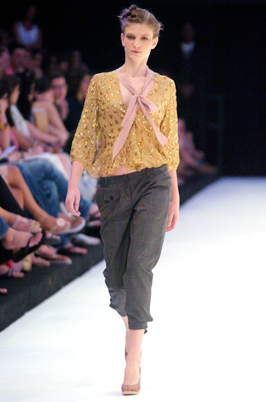 desfiles-mariabonitaextra-rioinverno2005rtw-112