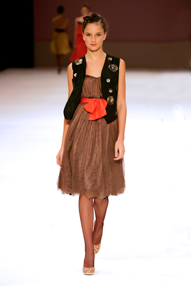 desfiles-mariabonitaextra-rioinverno2005rtw-127