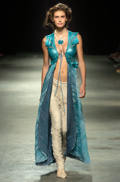 desfiles-melkzda-rioinverno2005rtw-100