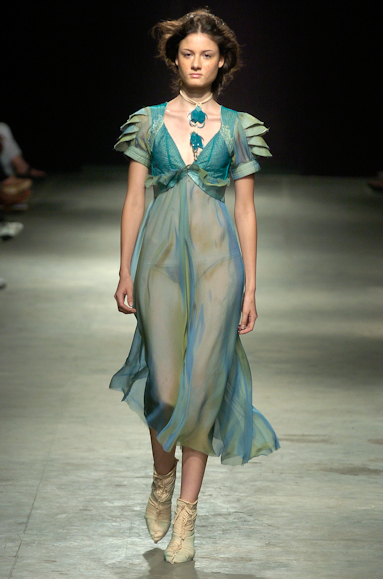 desfiles-melkzda-rioinverno2005rtw-103
