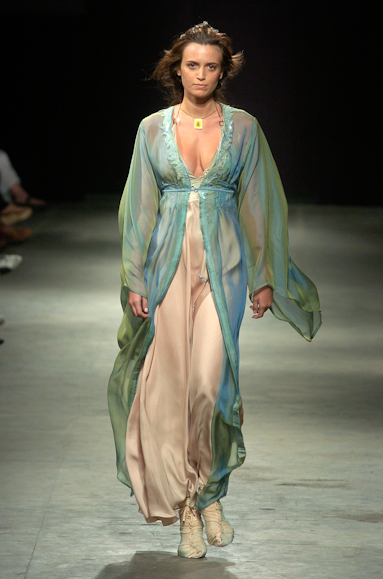desfiles-melkzda-rioinverno2005rtw-104
