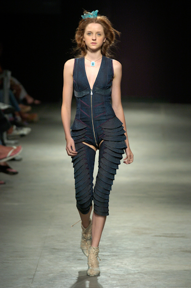desfiles-melkzda-rioinverno2005rtw-114