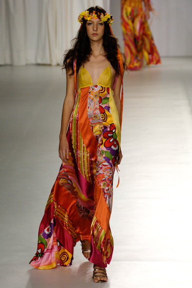 desfiles-carlostufvesson-saopauloverao2006rtw-101