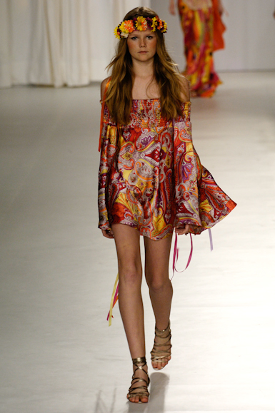 desfiles-carlostufvesson-saopauloverao2006rtw-103
