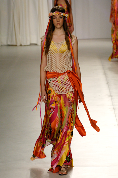 desfiles-carlostufvesson-saopauloverao2006rtw-104