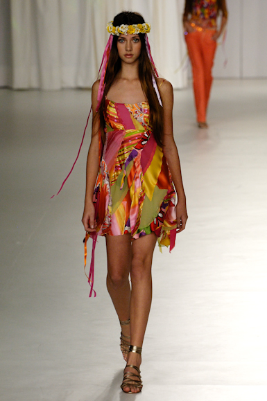 desfiles-carlostufvesson-saopauloverao2006rtw-105