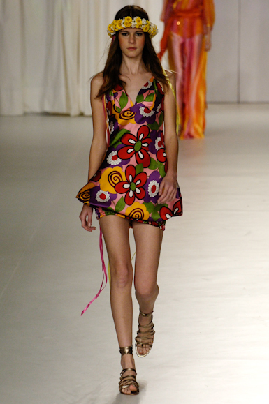 desfiles-carlostufvesson-saopauloverao2006rtw-108