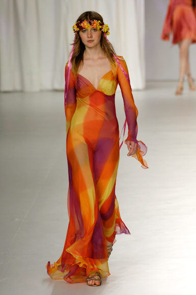 desfiles-carlostufvesson-saopauloverao2006rtw-114