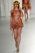 desfiles-carlostufvesson-saopauloverao2006rtw-120