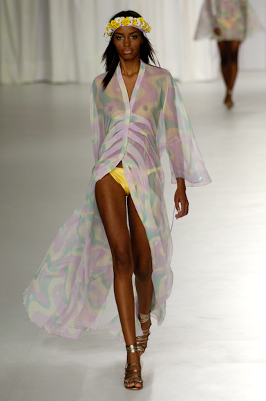 desfiles-carlostufvesson-saopauloverao2006rtw-127