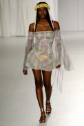 desfiles-carlostufvesson-saopauloverao2006rtw-128