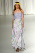 desfiles-carlostufvesson-saopauloverao2006rtw-133