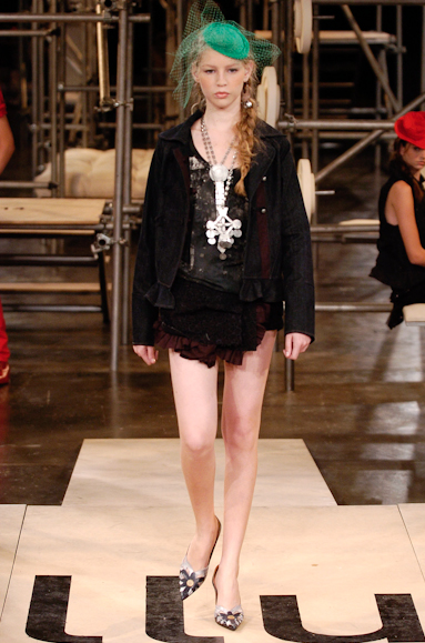 desfiles-ellus-saopauloverao2006rtw-109