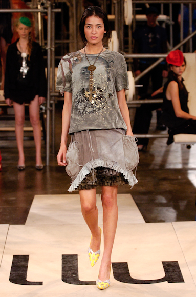 desfiles-ellus-saopauloverao2006rtw-117