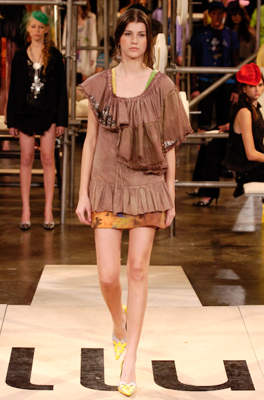 desfiles-ellus-saopauloverao2006rtw-135