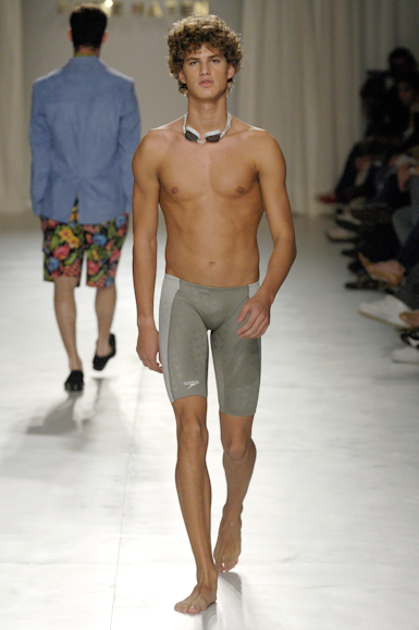 desfiles-fhmen-saopauloverao2006rtw-111