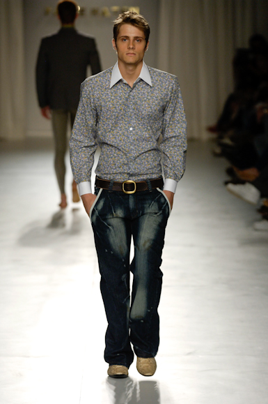 desfiles-fhmen-saopauloverao2006rtw-114