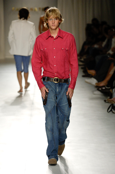 desfiles-fhmen-saopauloverao2006rtw-116