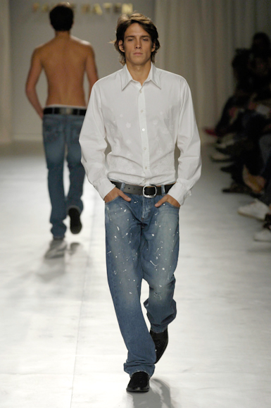 desfiles-fhmen-saopauloverao2006rtw-119