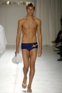 desfiles-fhmen-saopauloverao2006rtw-120