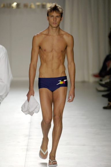 desfiles-fhmen-saopauloverao2006rtw-120