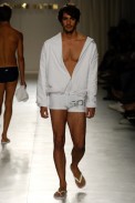 desfiles-fhmen-saopauloverao2006rtw-121
