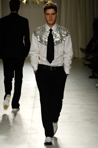 desfiles-fhmen-saopauloverao2006rtw-128