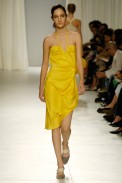 desfiles-lorenzomerlino-saopauloverao2006rtw-101