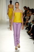 desfiles-lorenzomerlino-saopauloverao2006rtw-102