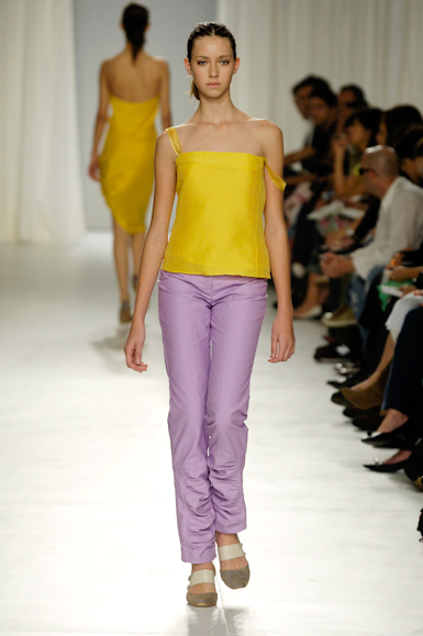 desfiles-lorenzomerlino-saopauloverao2006rtw-102