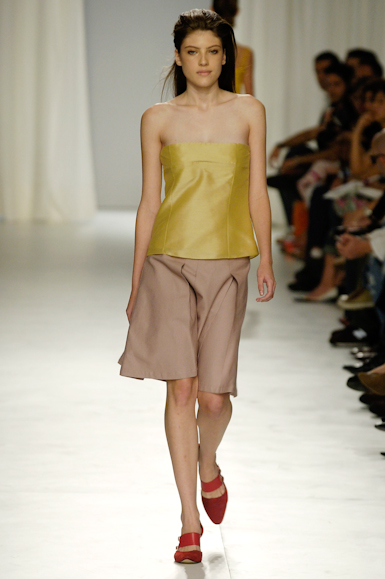 desfiles-lorenzomerlino-saopauloverao2006rtw-103