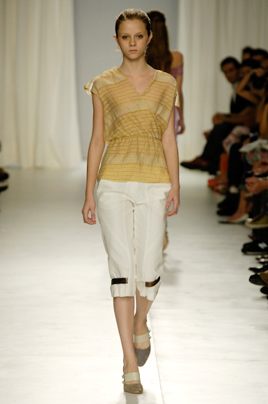 desfiles-lorenzomerlino-saopauloverao2006rtw-106