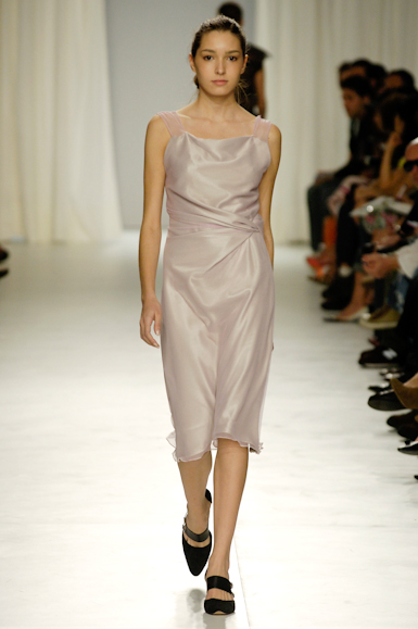 desfiles-lorenzomerlino-saopauloverao2006rtw-109