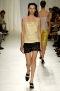 desfiles-lorenzomerlino-saopauloverao2006rtw-111
