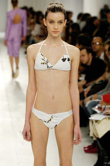 desfiles-lorenzomerlino-saopauloverao2006rtw-114