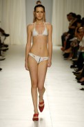 desfiles-lorenzomerlino-saopauloverao2006rtw-117